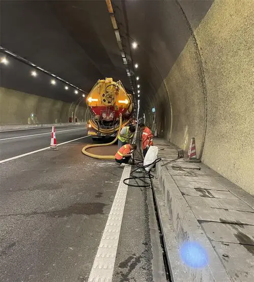 淇县隧道排水渠清淤